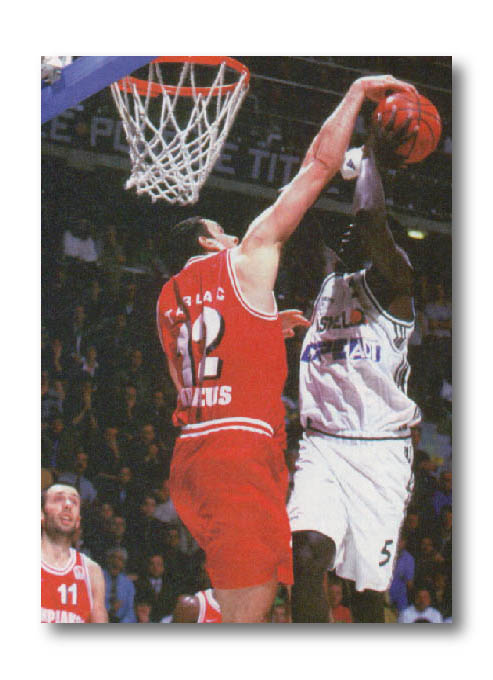 Sonko domin� par Tarlac (Olympiakos)